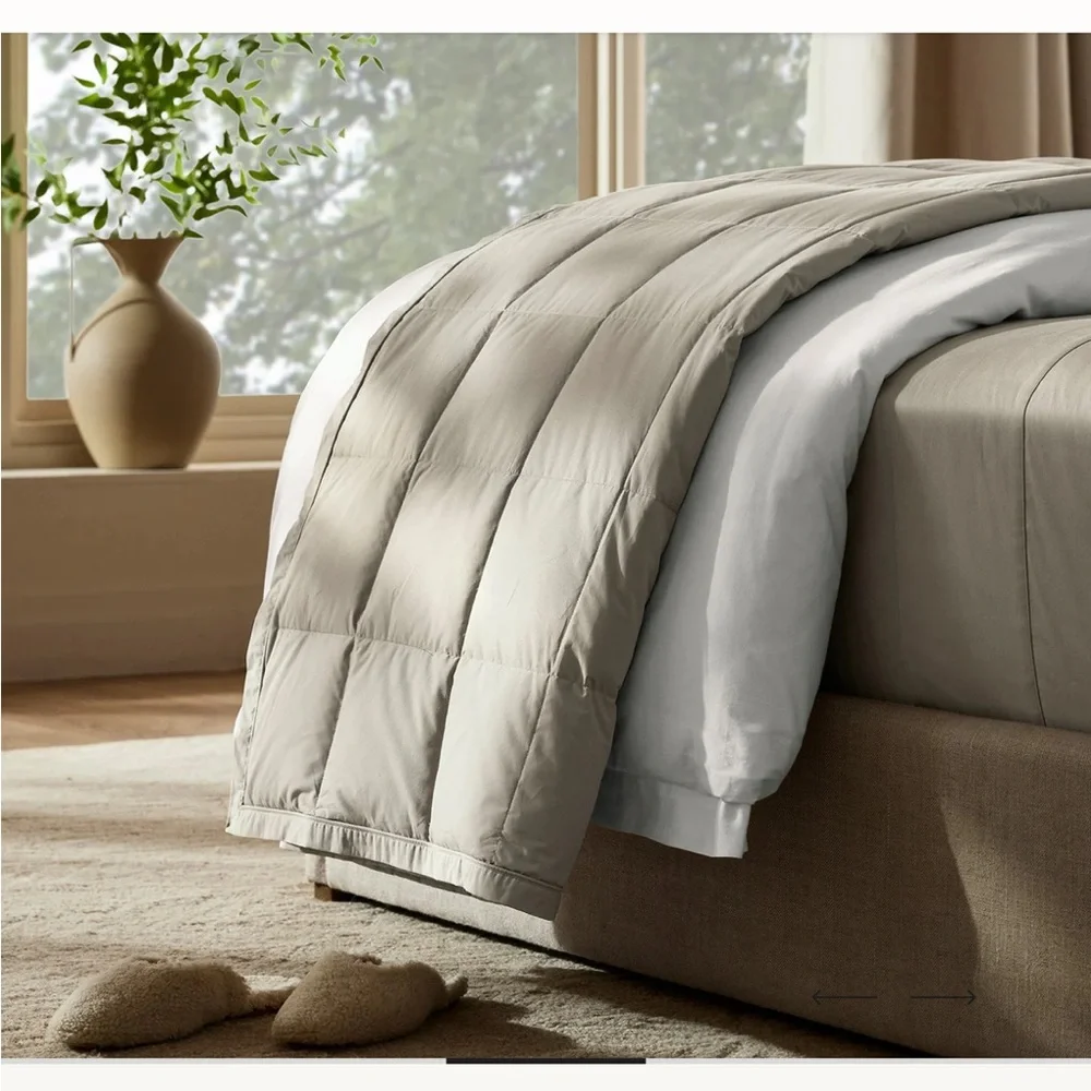 BOLL & BRANCH | Down Alternative Quilted Bed Blanket - Oak - Picture 3 of 5